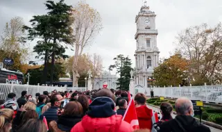 Thousands pay tribute to Atatürk 