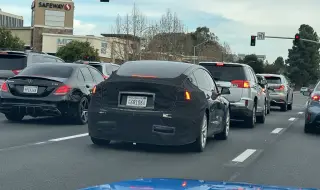 Мистериозна Tesla Model 3 предизвика дискусии сред феновете на марката