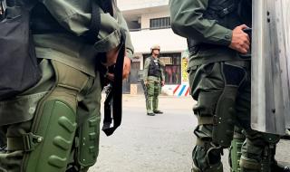 Трима венецуелски военни дезертираха