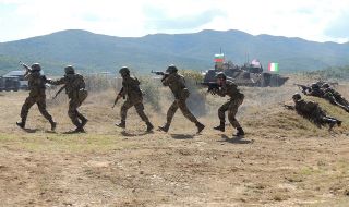 Не е овладян пожарът на полигона "Ново село" край Сливен