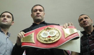 Кобрата с първа защита на титлата си тази вечер