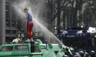 Службите предупредили Меркел за размириците в Хамбург