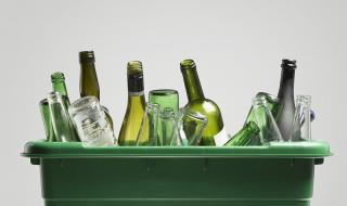 Превърнете празните стъклени бутилки в украса за дома (ВИДЕО)