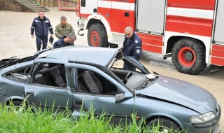 Бомба избухна в автомобил (Снимки)