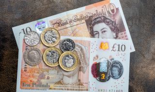 Сменят над 4,7 млн. банкноти във Великобритания заради смъртта на Елизабет II