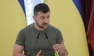 Украински безекипажен катер атакува руски военен кораб