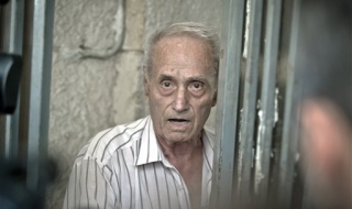 Искат доживотен затвор за сатрап на Чаушеску