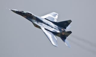 Невероятна маневра от МиГ-29 (ВИДЕО)