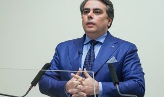 Асен Василев отговори на критиките за бюджета: Няма как да сме богата държава, ако заплатите и доходите са ниски