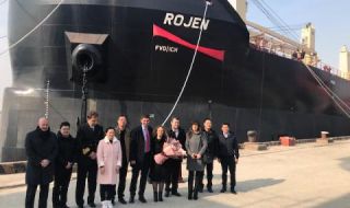 Част от екипажа на българския кораб "Рожен" се е прибрал в България