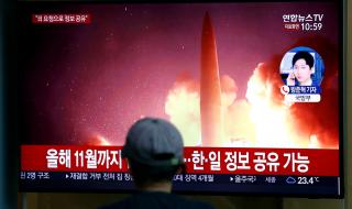 Огън! Северна Корея изстреля ракети