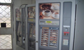 Разбиха кафе-автомати в Разград
