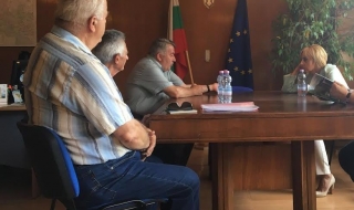 Манолова даде на КС заличаването на граждани от избирателните списъци