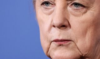 Без аварийна спирачка няма да минем, каза Меркел