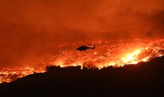 Огромен пожар бушува край турския град Чанаккале ВИДЕО
