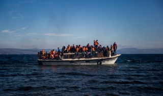 Над 700 000 бежанци са влезли в Европа по море през тази година