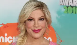 Шофьор мина на червено и помете холивудска актриса и 4-те ѝ деца (ВИДЕО)