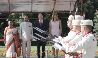 Румен Радев посрещна президента на Индия (СНИМКИ)