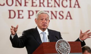 Обявиха президента на Мексико за персона нон грата в Перу