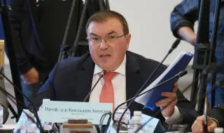 Проф. Костадин Ангелов: Инфантилите от ПП-ДБ влязоха в капана на проруските партии