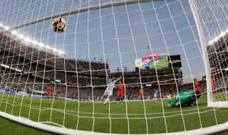 Аржентина стартира с успех над шампиона