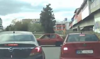 Пловдивски шофьори подлудиха мрежата с безумните си маневри (ВИДЕО)