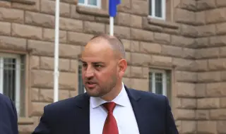 Двама български плувни асове с престижни постове в Световната федерация по плувни спортове