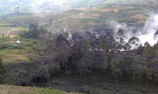 Спасителен хеликоптер се разби в Индонезия