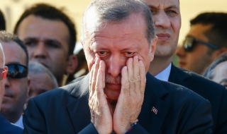 Самолетът на Ердоган бил прихванат от изтребители Ф-16