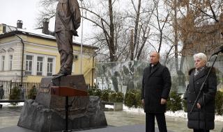 Русия почете големия Солженицин (СНИМКИ)