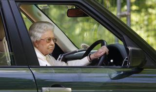 Кралицата на Великобритания се съгласи да не управлява повече автомобил