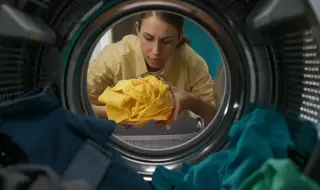 Защо дрехите миришат лошо след пране