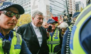 Австралия vs. Ватикана в съда