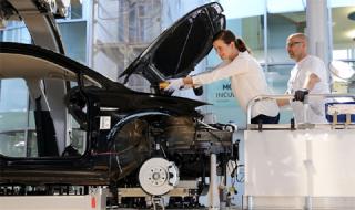 Volkswagen предлага на клиентите да сглобяват сами колите си