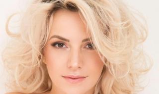 Поли Генова се снима чисто гола