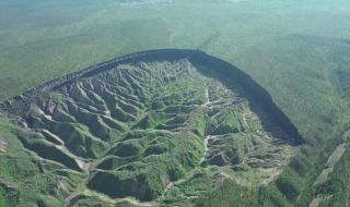 Вижте най-големия в света вечно замръзнал кратер (ВИДЕО)