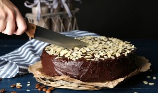 Цял живот сме рязали тортата по неправилен начин