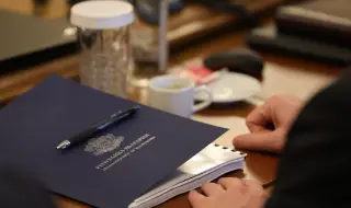 Министри и експерти на извънредна среща за незаконните строежи до Варна