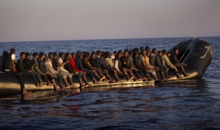 Стотици бежанци се удавиха край Либия