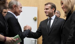 Макрон продължава с четките към Русия