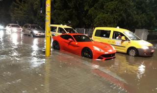 Бурята в София "удави"  Ferrari и автобуси (СНИМКИ)