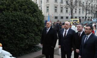 Министри поднесоха цветя на паметника на Васил Левски