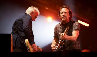 Pearl Jam отбелязва 30 години от първото си излизане на сцената с концерт