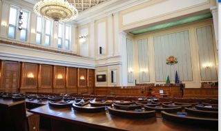 Рекорд: Законопроект за закриване на Държавната петролна компания влиза за трети път в НС