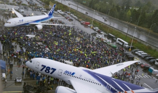 Първият 787 на „Боинг“ е факт