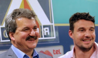 Батков обеща още трансфери в Левски
