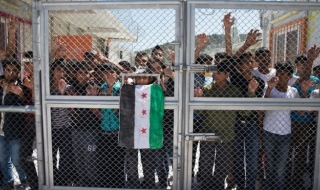 Мигранти се разбесняха в лагер на Лесбос