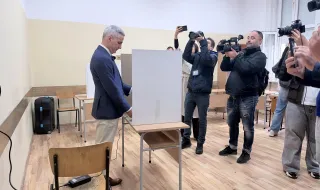 Андрей Гюров: Изборът днес е между две посоки