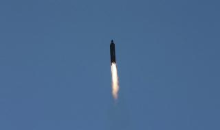 Северна Корея изстреля ракета над Япония