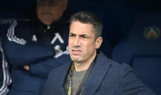 Кметът на Добрич отговори на треньора на Левски за терена